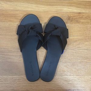 New without box size 11.5 Rothys the knot sandals